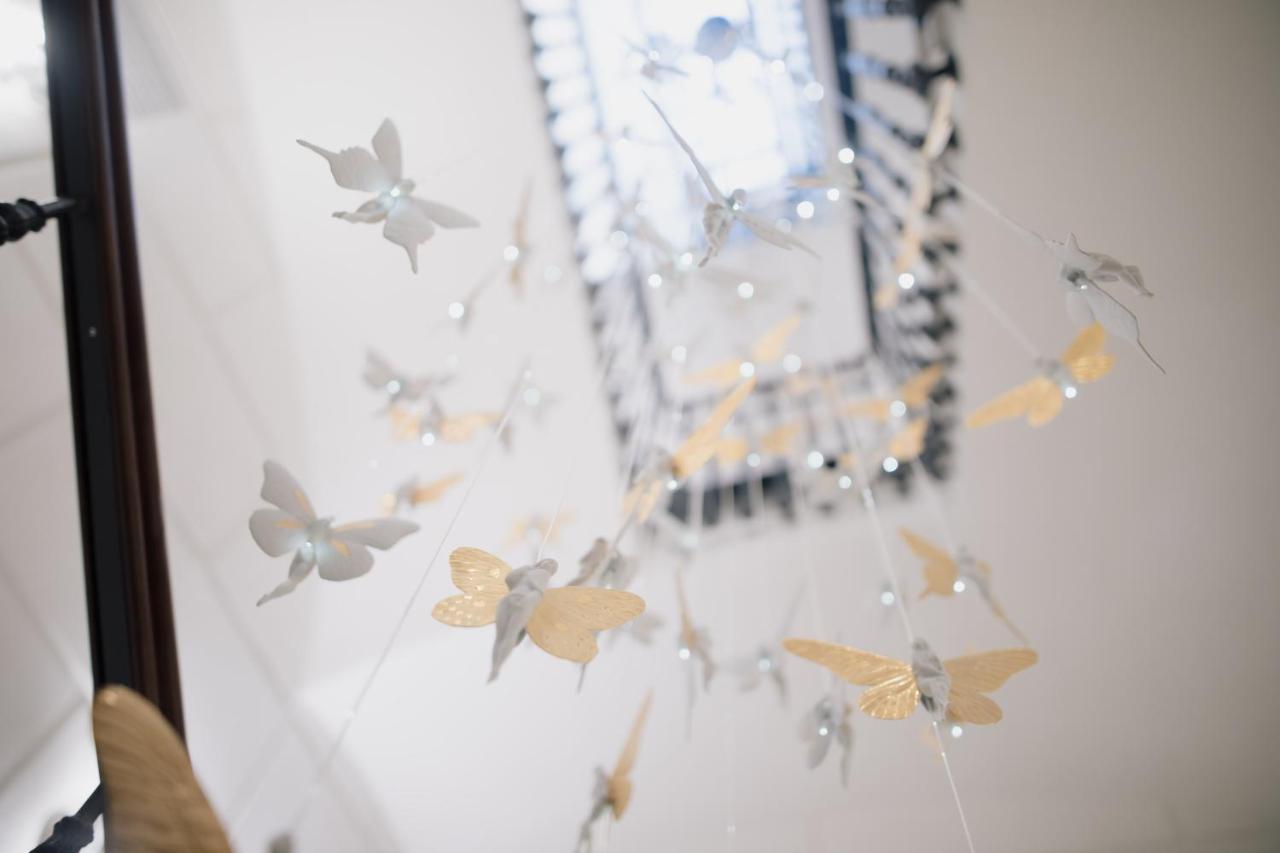 Myr Palacio Vallier Валенсия Экстерьер фото Butterfly light