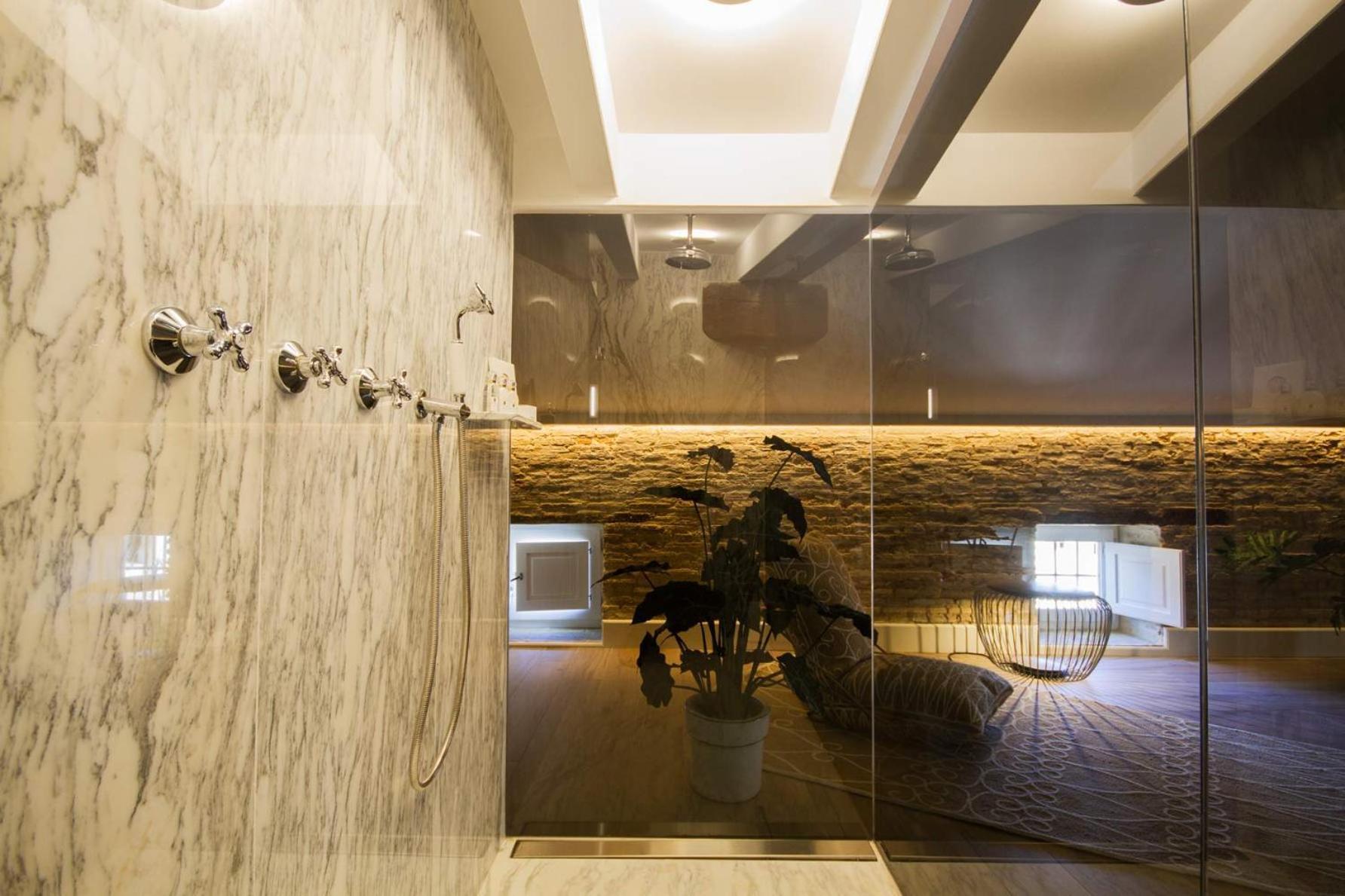 Myr Palacio Vallier Валенсия Экстерьер фото Bathroom
